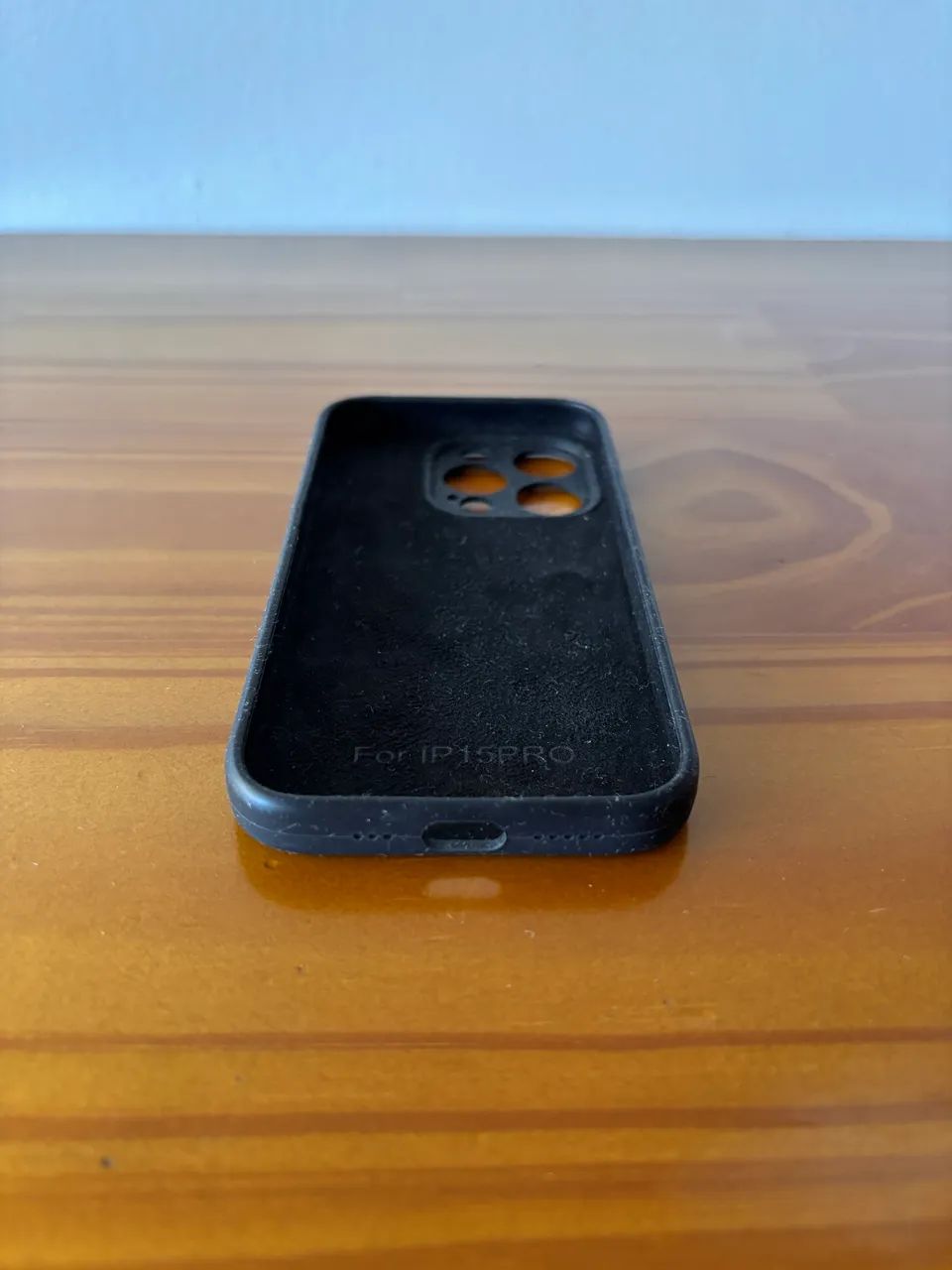Capa Silicone Preta para iPhone 15 Pro - Foto 3