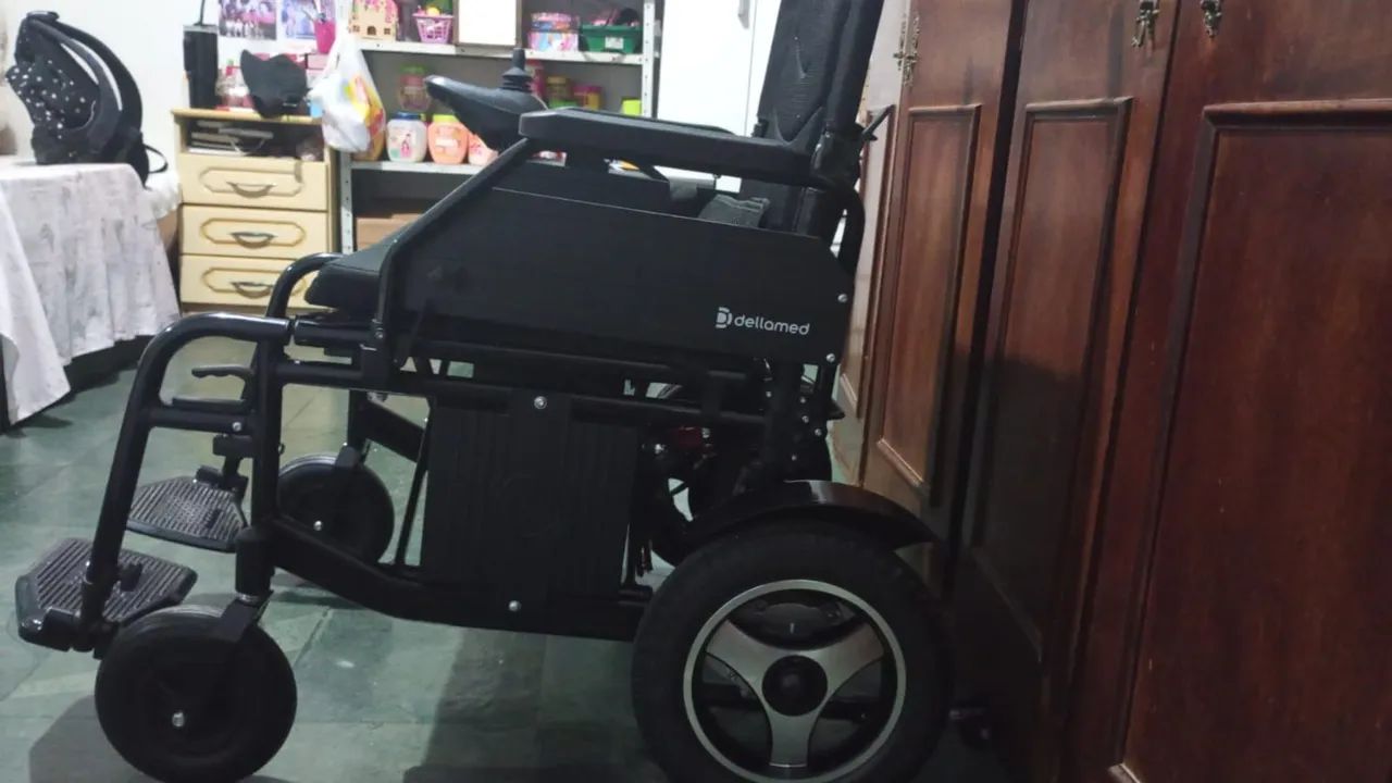 Cadeira de rodas elétrica/motorizada - Foto 4