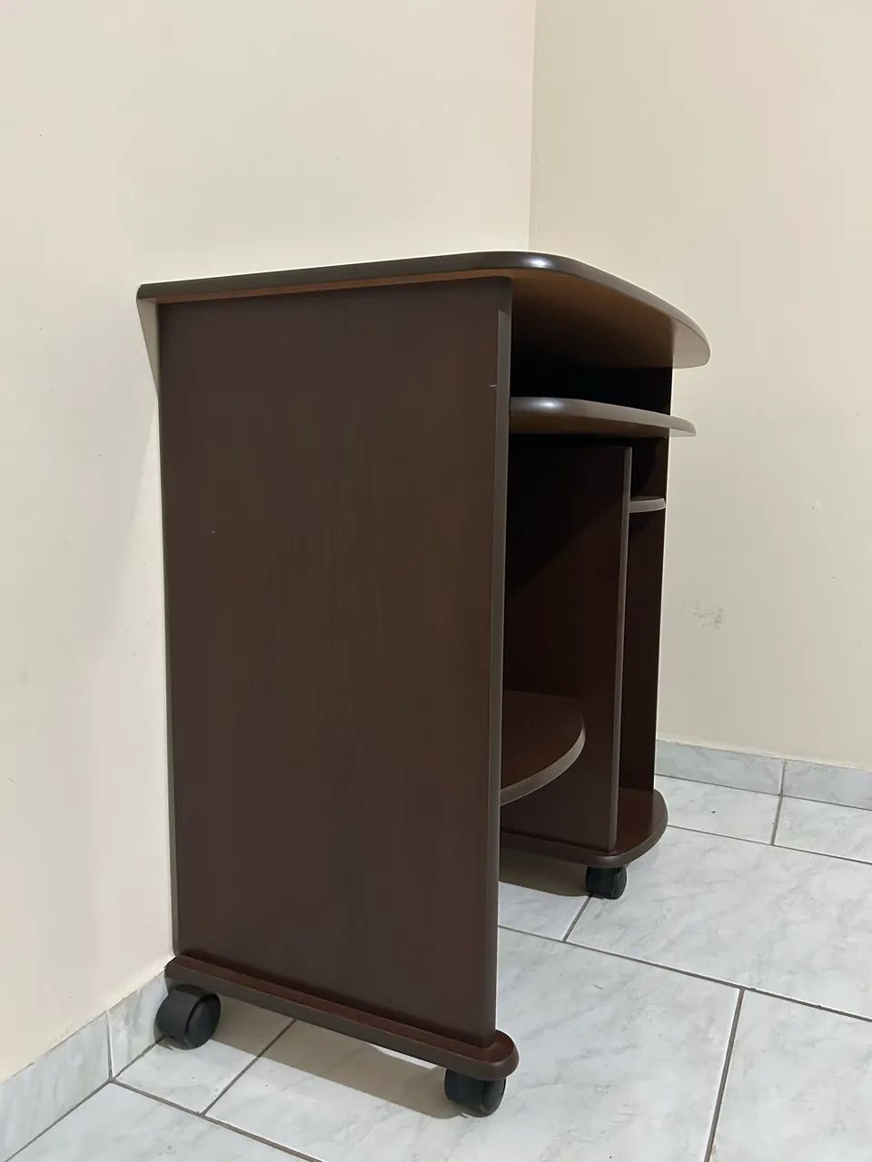 Vende-se mesa computador 