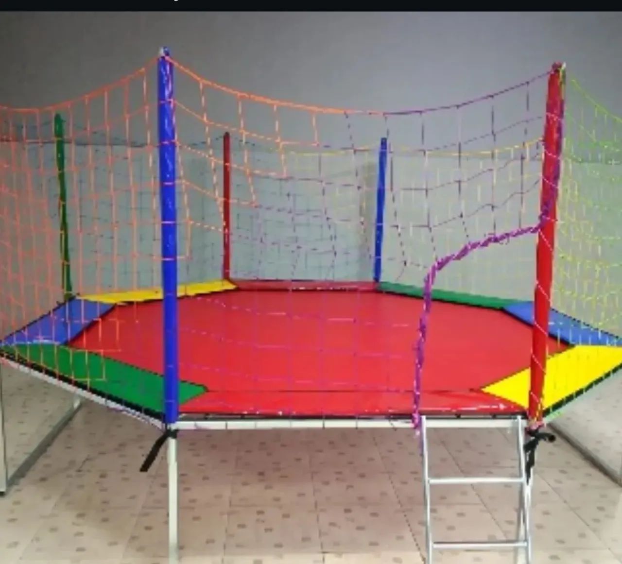 Algodão doce, pipoqueira , cama elástica , piscina de bolinhas e garçons.  - Foto 2