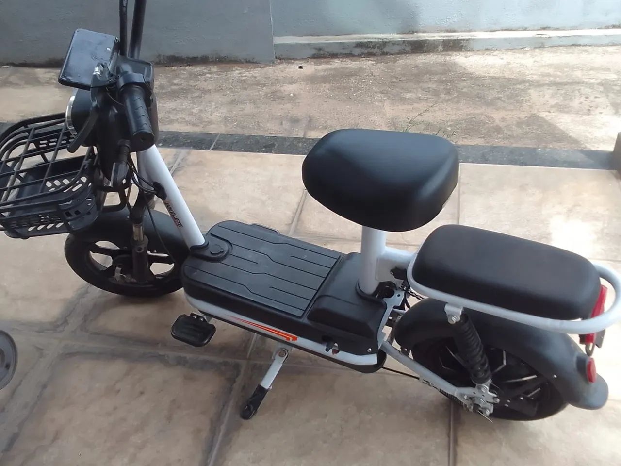 Bicicleta eletrica 10 meses de uso - Foto 2