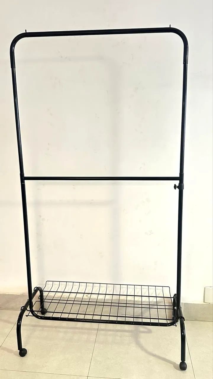 Vendo 2 Araras de Roupa novas 