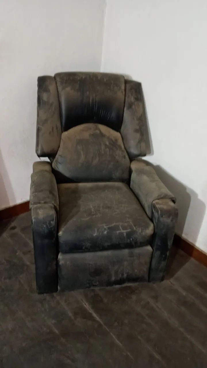 Vendo cadeira e poltrona usada  - Foto 2