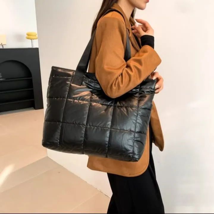 Bolsa feminina transversal estilosa em xadrez 