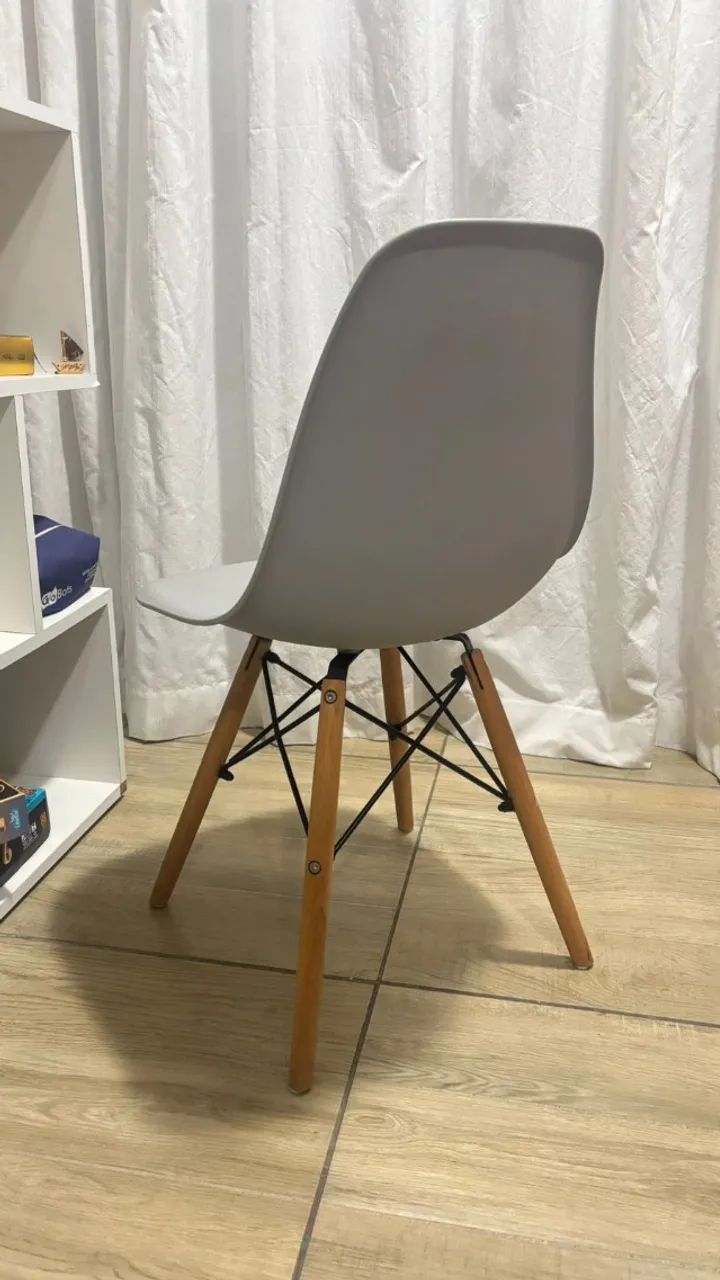 4 Cadeiras Eames Cinza Polipropileno com Pés de Madeira - Bianchini - Foto 2