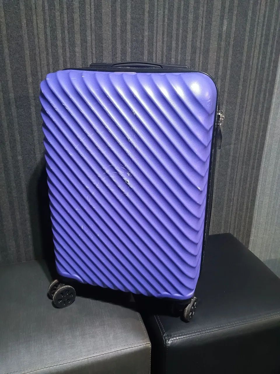 Esta é uma mala rígida Skylark Premium