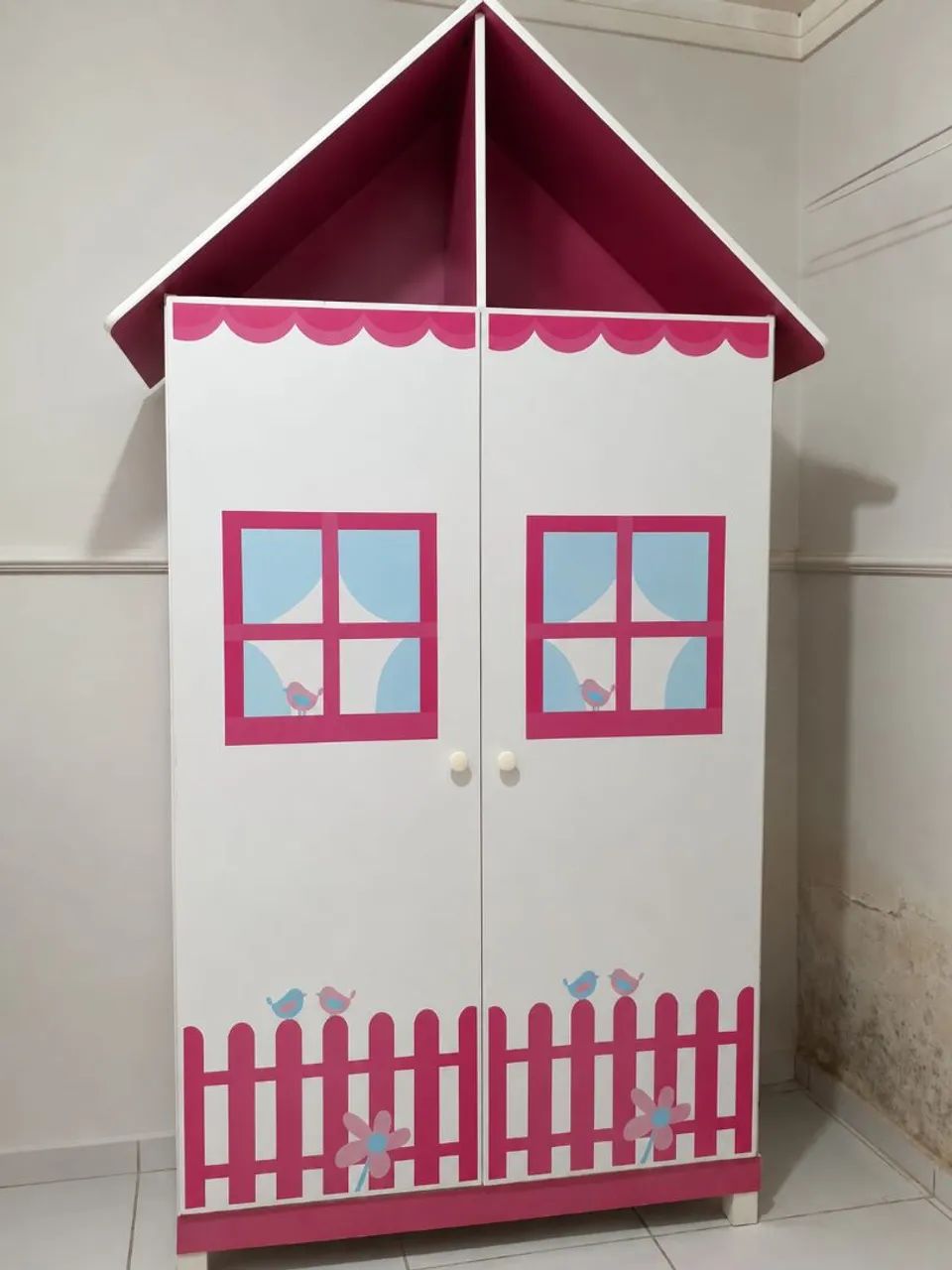 Guardar roupas casinha infantil 