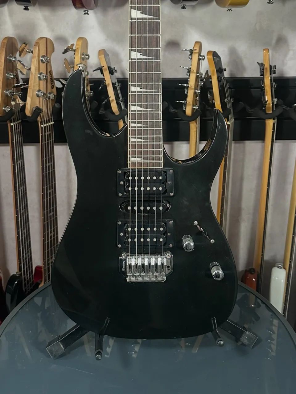 Guitarra ibanez GIO com tarraxas Guyker 