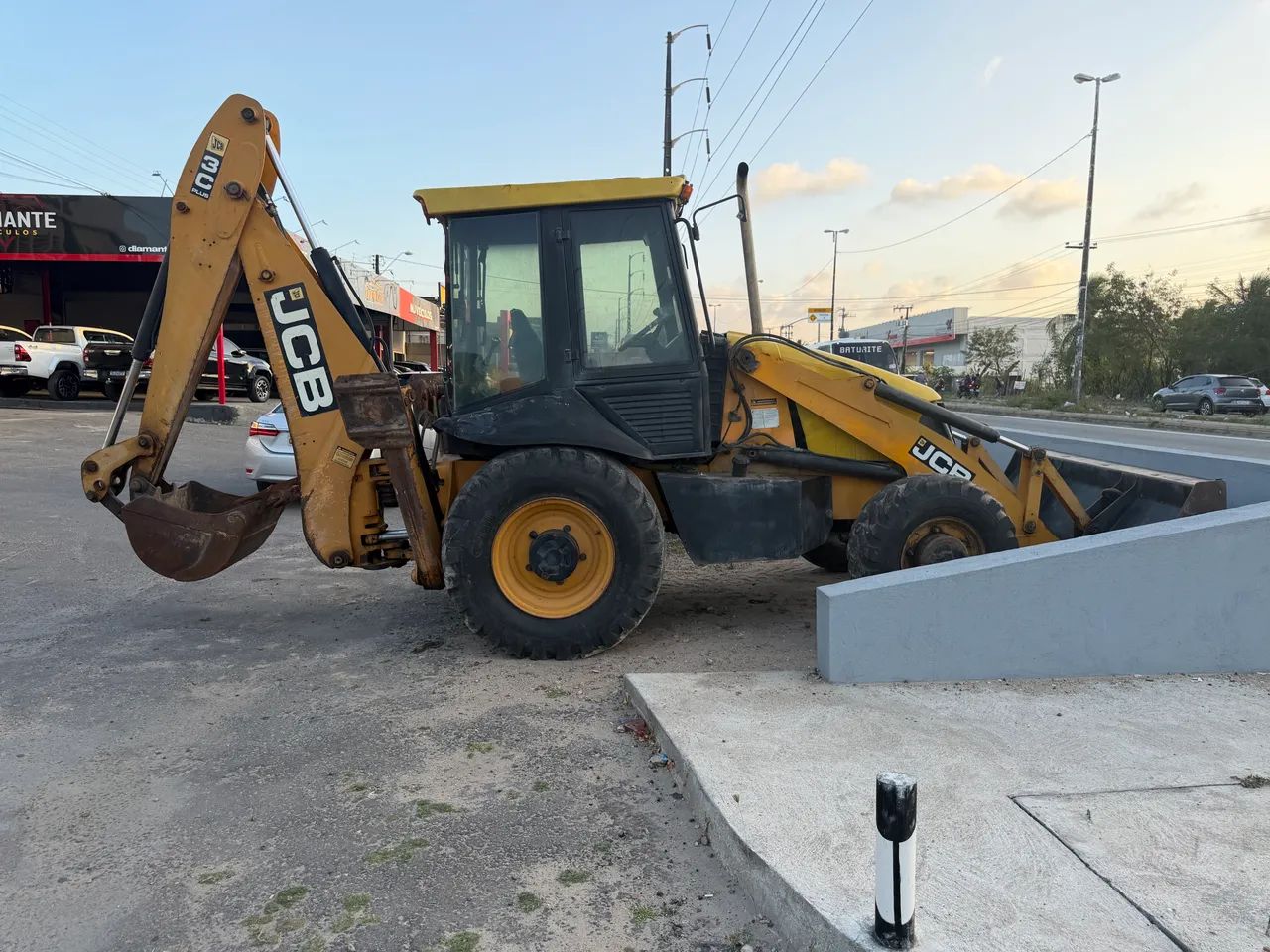 Retroescavadeira JCB 2014 - Foto 4
