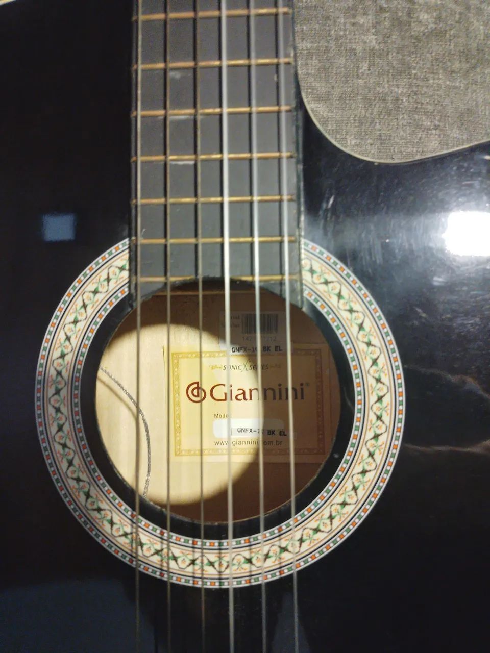Violão Giannini preto clássico. Eletro/Acústico. Com capotraste e capa. Excelente estado.  - Foto 4