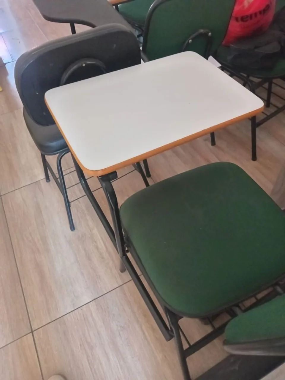 Cadeira estudantil - Foto 2