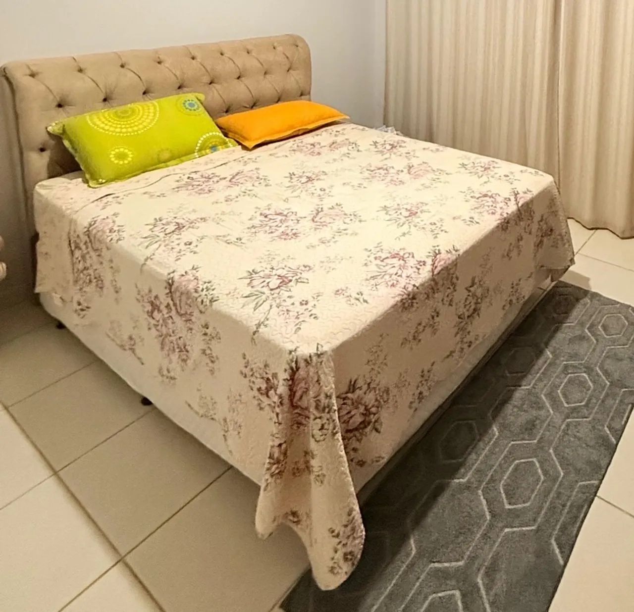 Cama Queen - semi nova usada