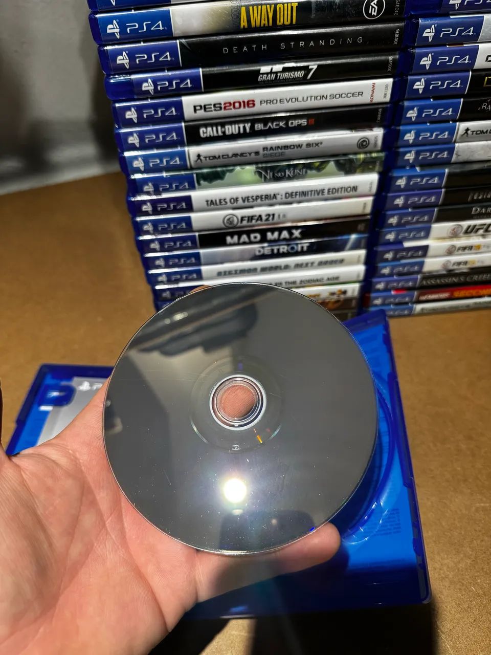 Vendo Marvel vs Capcom Infinite Ps4 semi novo  - Foto 3
