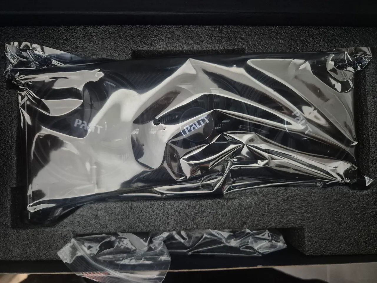 Placa de vicdoe GeForce RTX 5070 - Foto 2