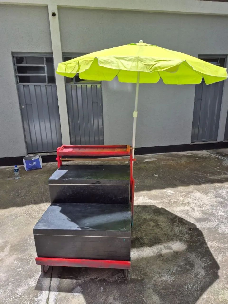 Carrinho para venda de bebidas em eventos, com caixa de isopor e guarda-sol - Foto 4