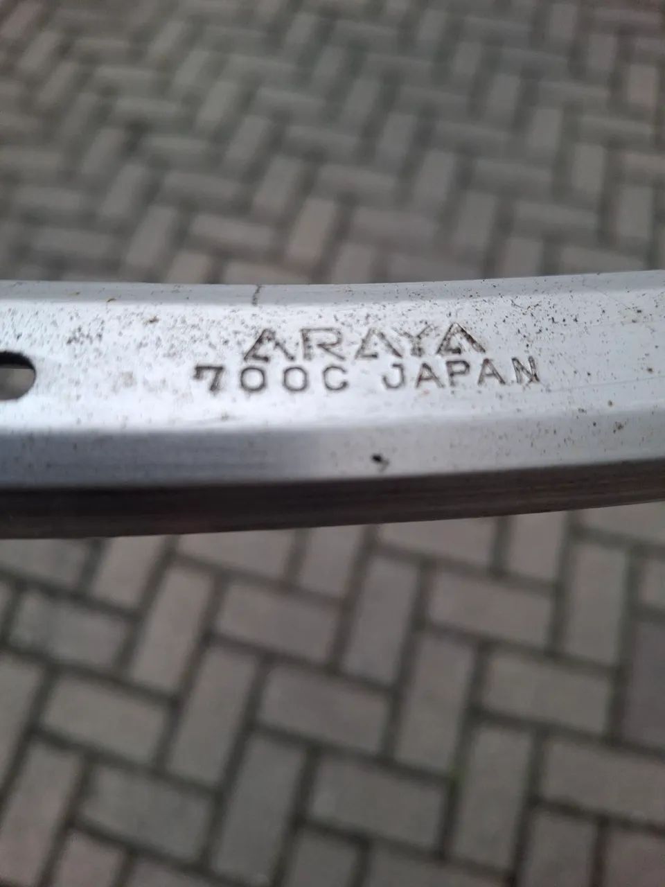 1 Aro Araya 700C alumínio 32 furos.