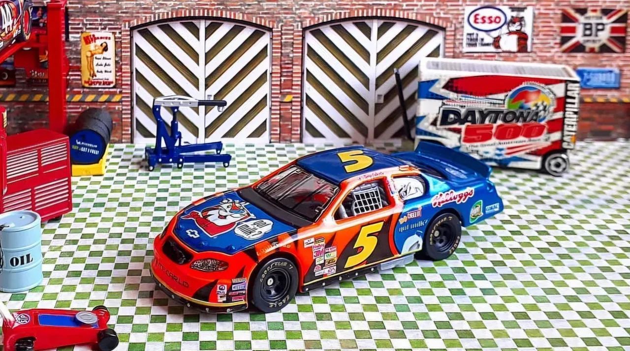 Chevrolet Monte Carlo 2003 Nascar, Terry Labonte, 1:64, Action