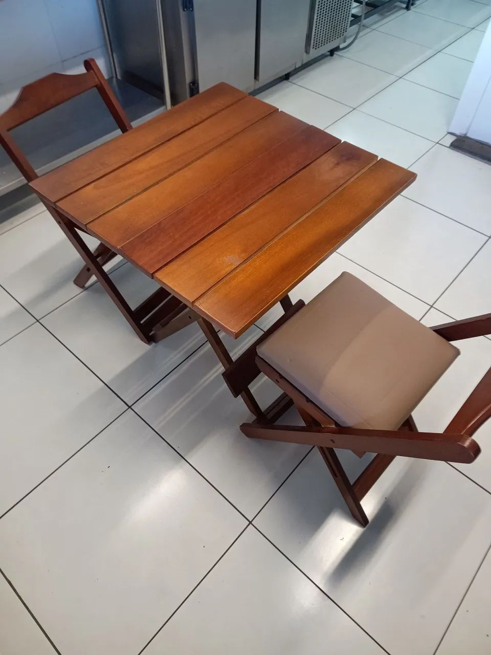 Mesas e cadeiras estofadas dobraveis - Foto 2