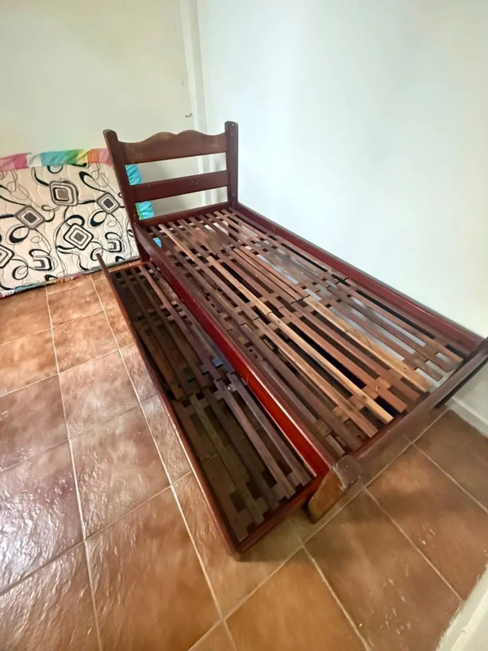 vendo bicama de madeira macica  - Foto 4