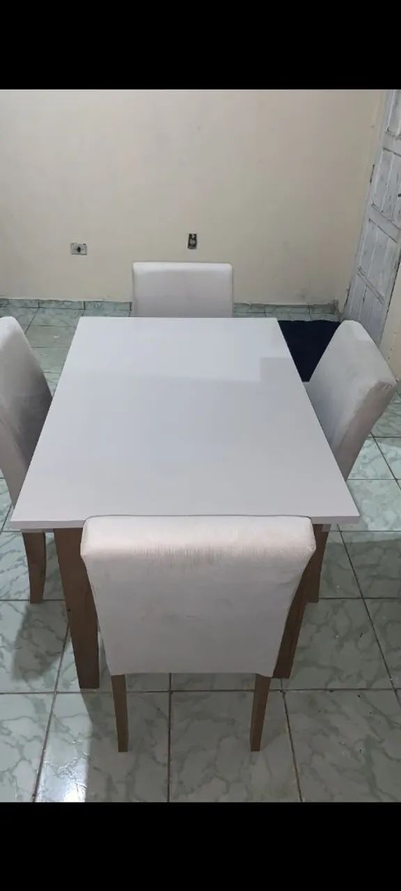 Mesa de cozinha 4 cadeiras 