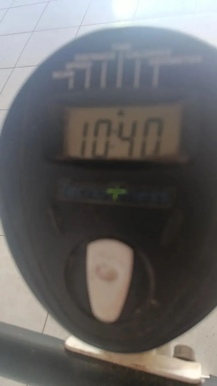 Bicicleta ergométrica semi nova  - Foto 2