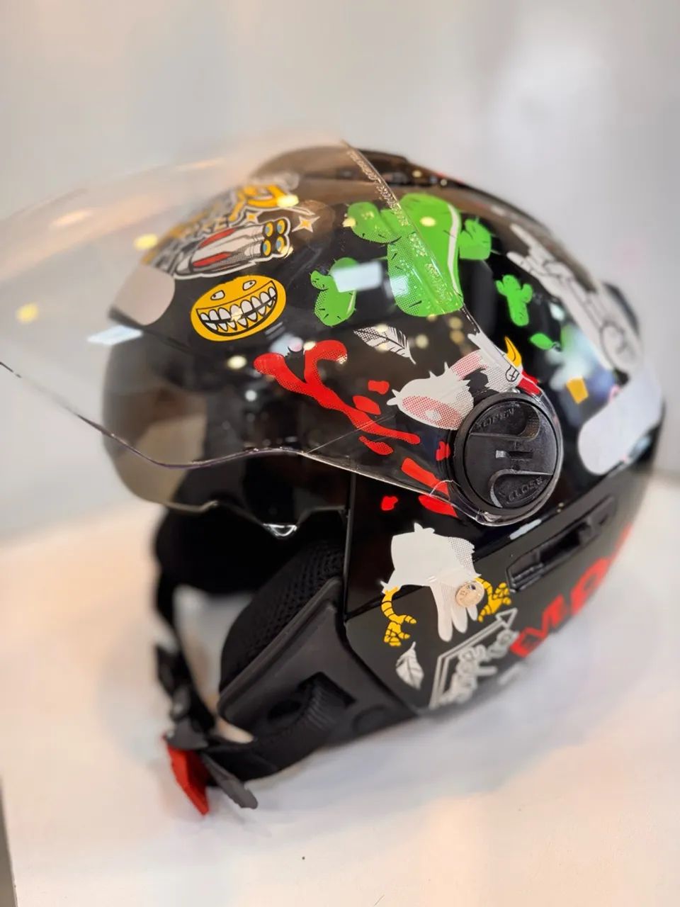Capacete pro tork com óculos 