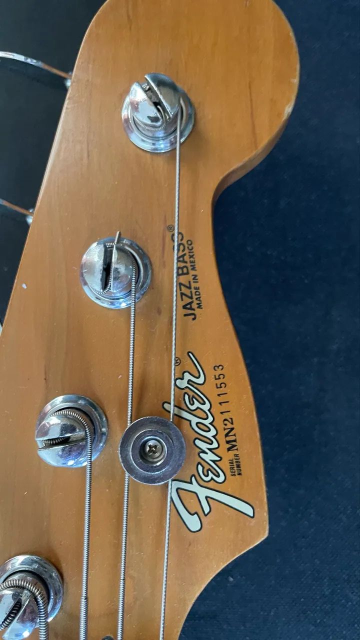 Baixo Fender 4 cordas  - Foto 4