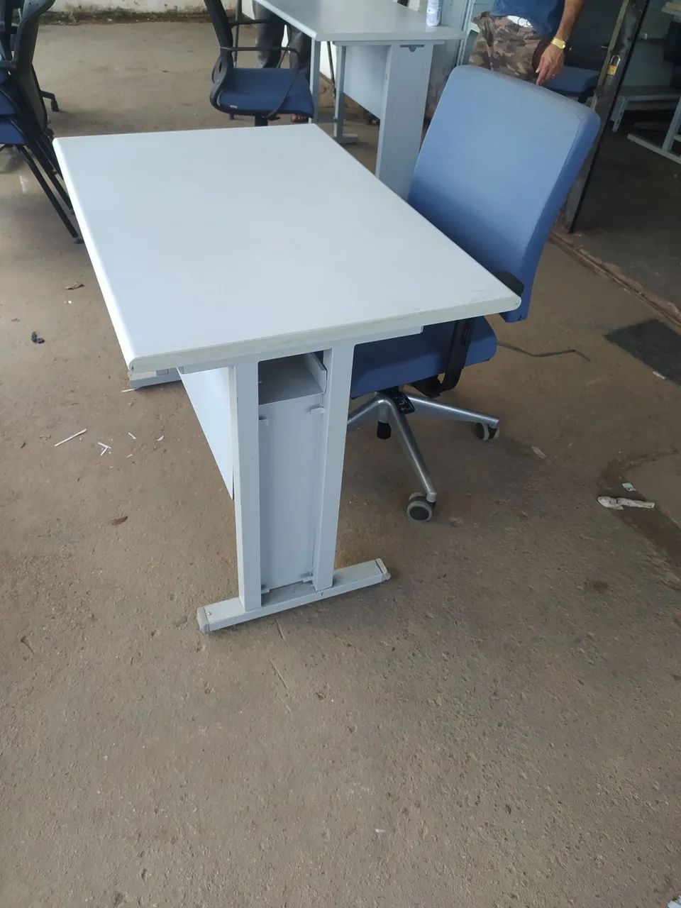 Mesa e cadeira 
