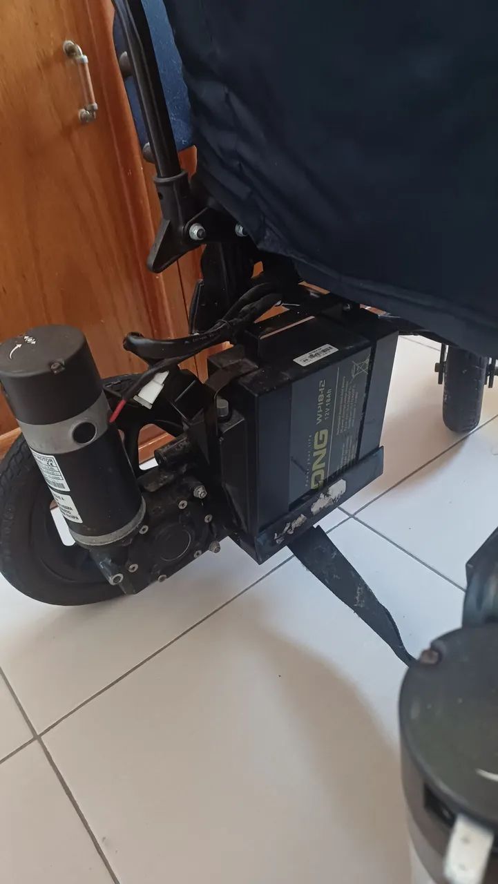 Cadeira de rodas motorizada - Foto 4