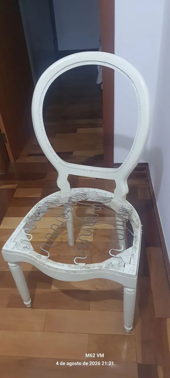 Cadeira maciça de madeira com assento com molas - Foto 3