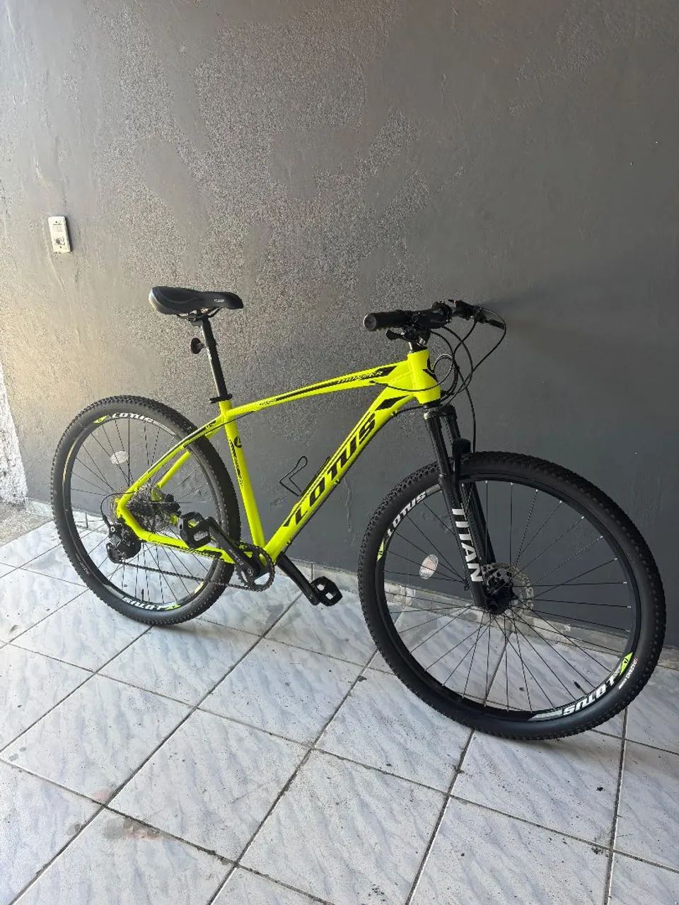 Bicicleta lótus semi nova 6 meses 
