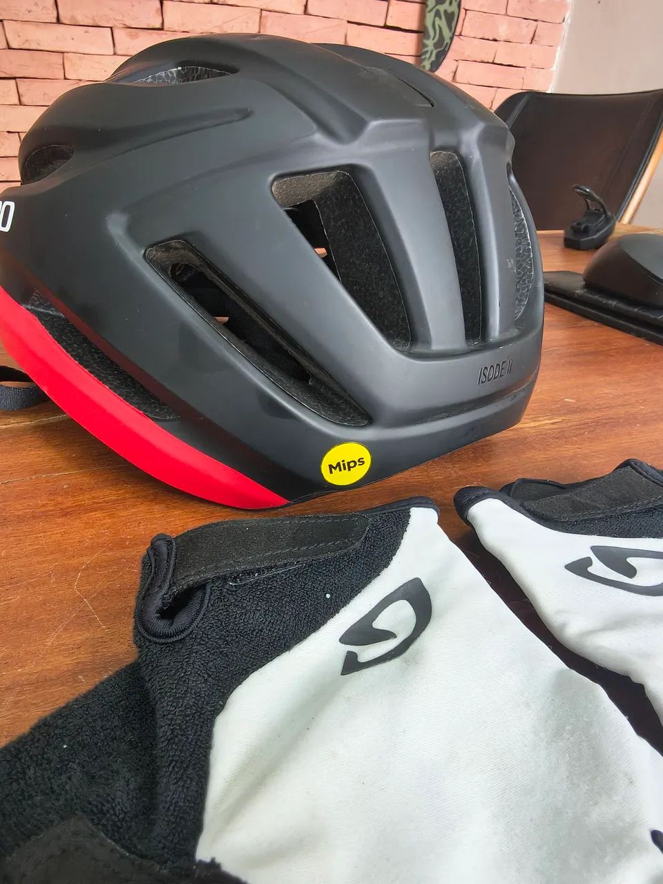 Capacete e par de luvas Gyos  - Foto 2