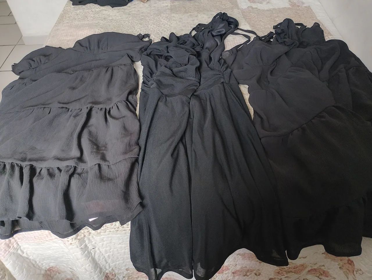 PACOTES COM 3 PEÇAS SEMI NOVA DE ROUPAS DE QUALIDADE POR 30 .00 - Foto 3