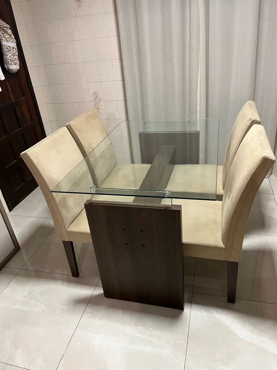 Mesa de jantar vidro 4 cadeiras