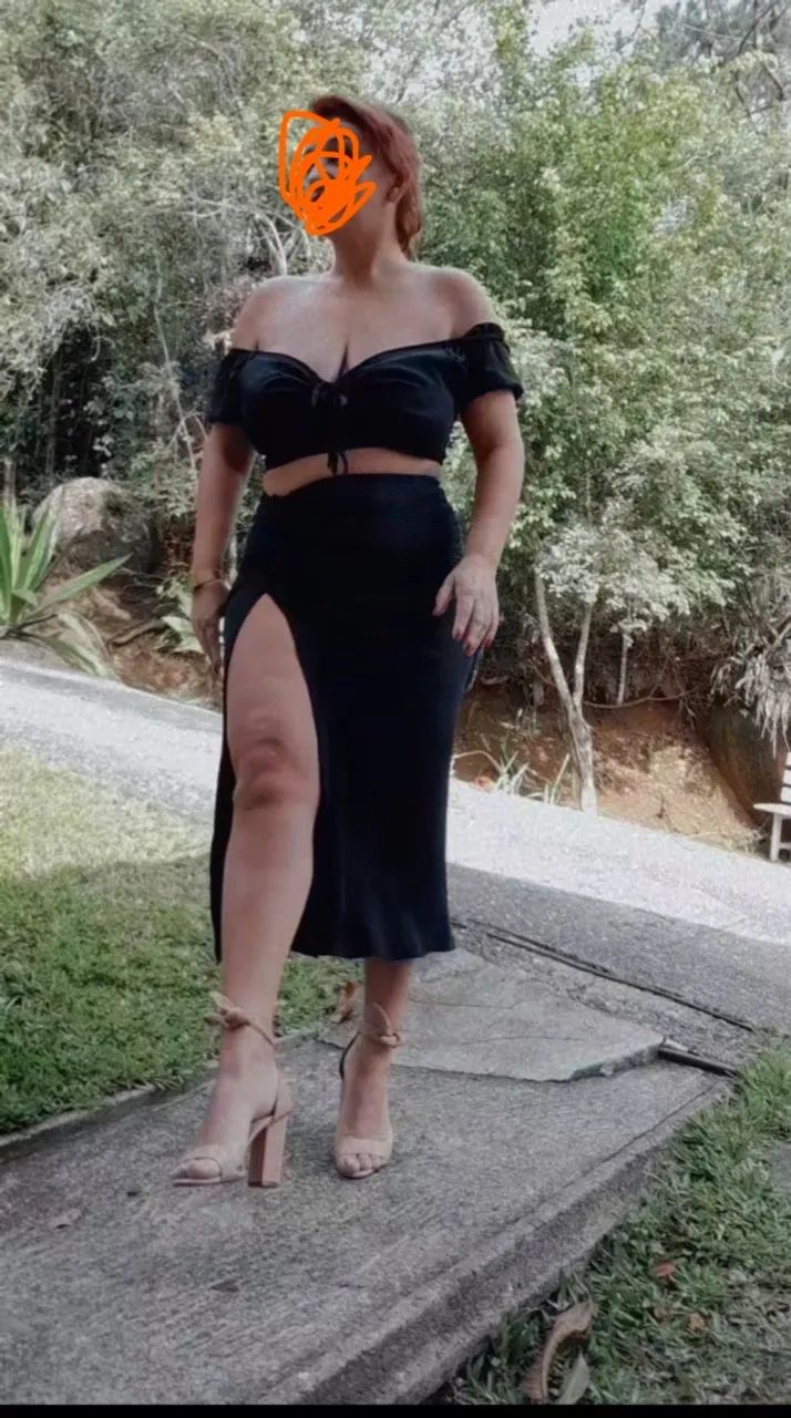 Conjunto saia lápis mídi e cropped