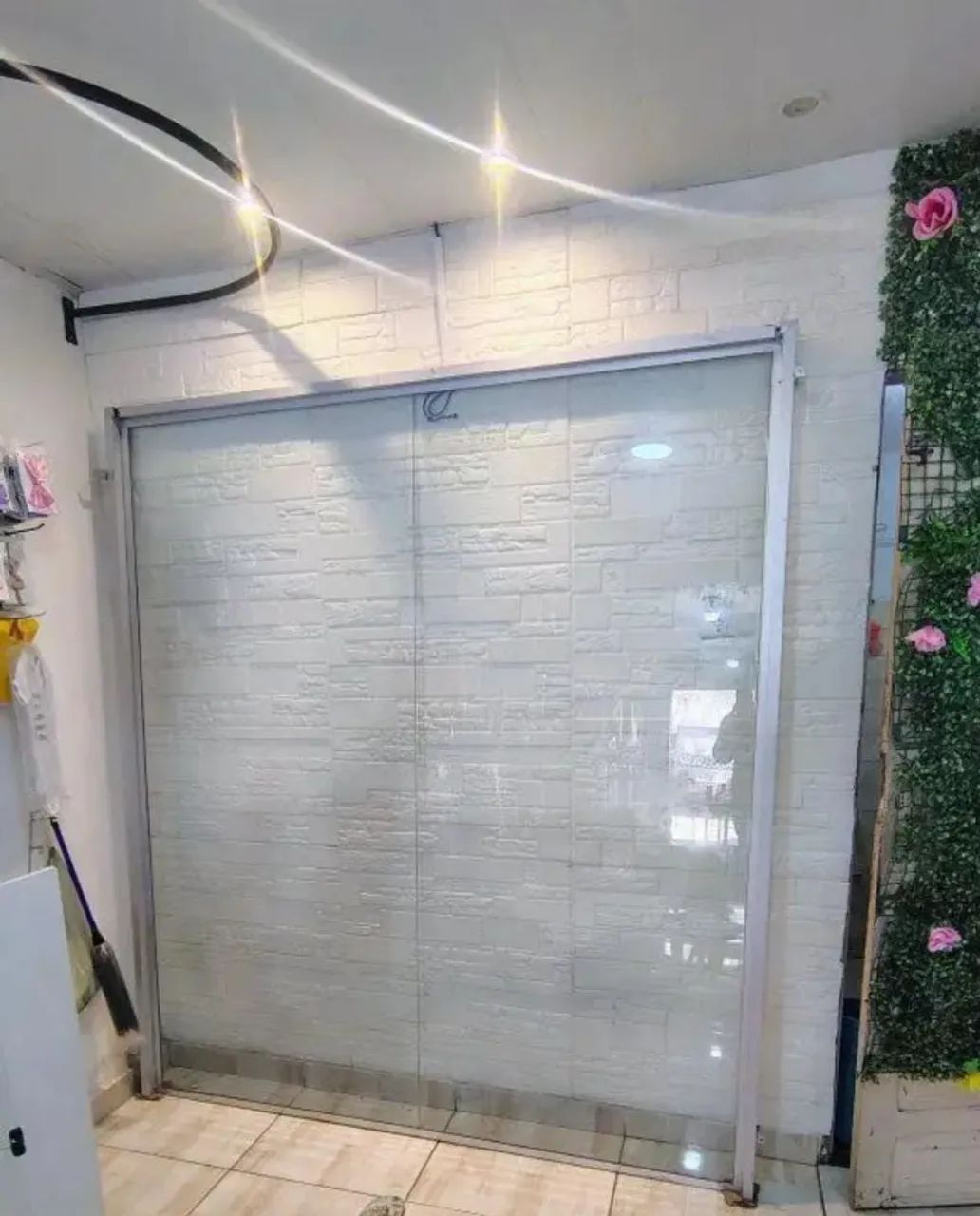 Vitrine para colocar na porta da loja - Foto 2