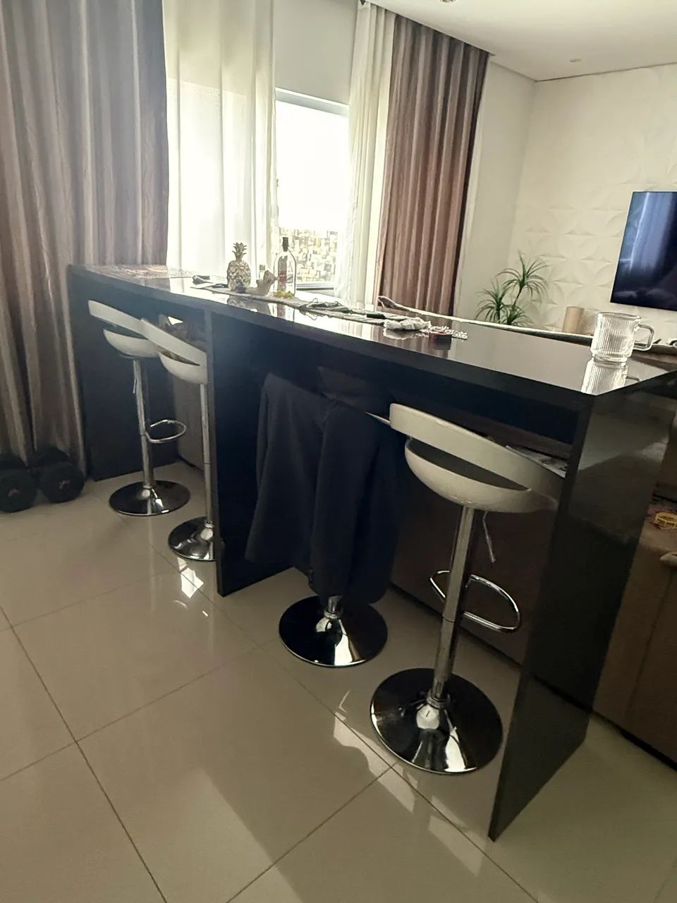 Bancada personalizada com Banquetas 