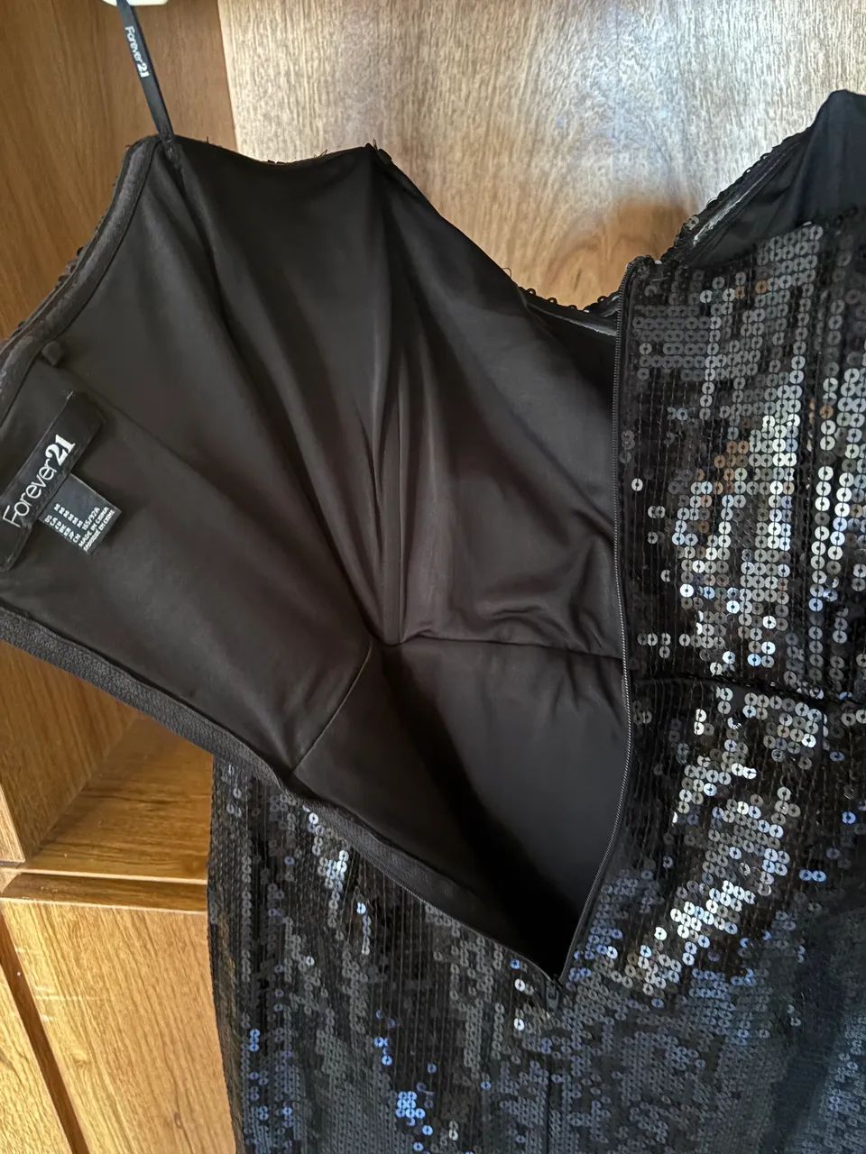 Vestido preto com paetês- Forever21 - Foto 4