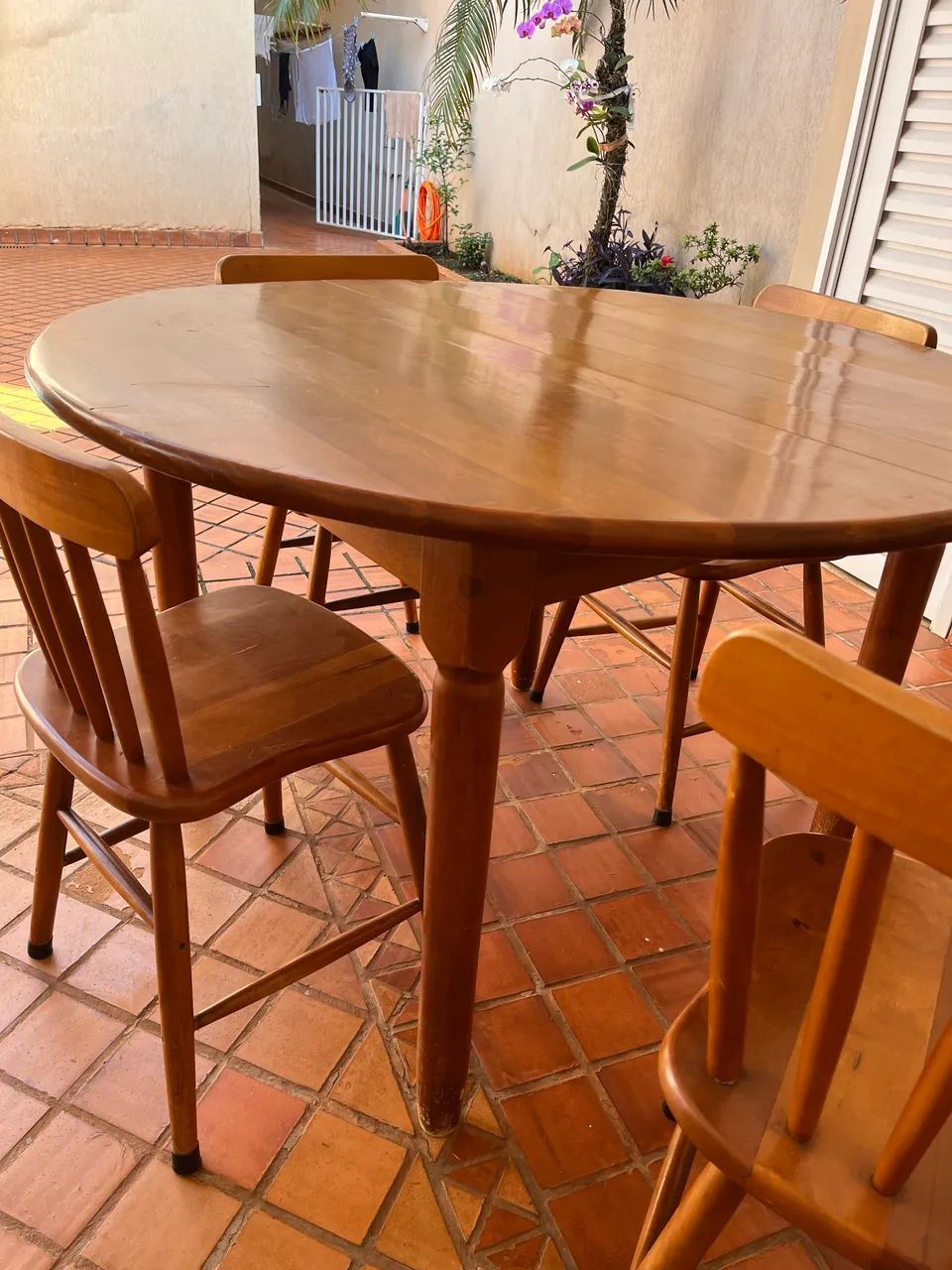 Mesa madeira maciça 4 cadeiras  - Foto 3