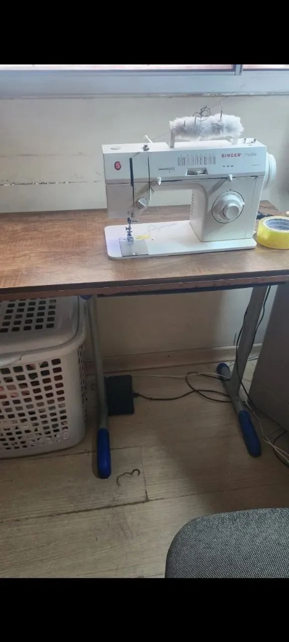 Máquina de costura Singer facilita reta e zigzag  - Foto 2