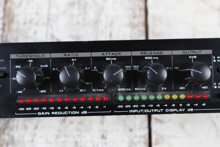 Alesis 3630 Peak Dual-Channel Compressor Limiter w Gate - Foto 5