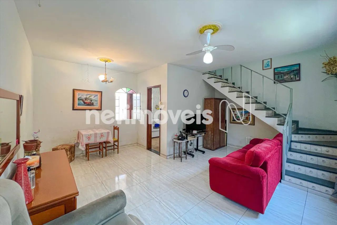 Casa geminada de 3 quartos à venda no Cachoeirinha!