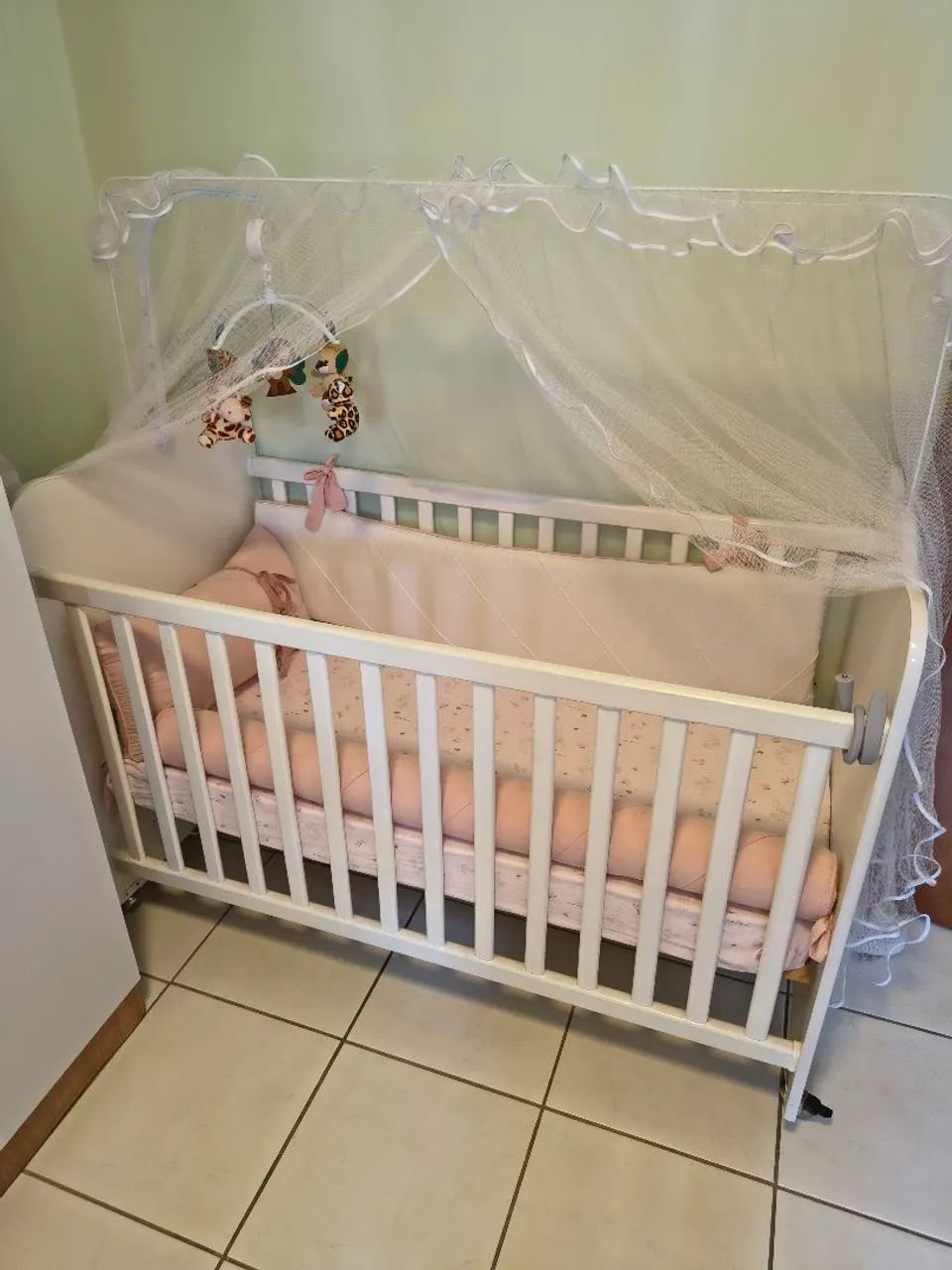 Berço padrão branco 3 alturas com rodinhas 