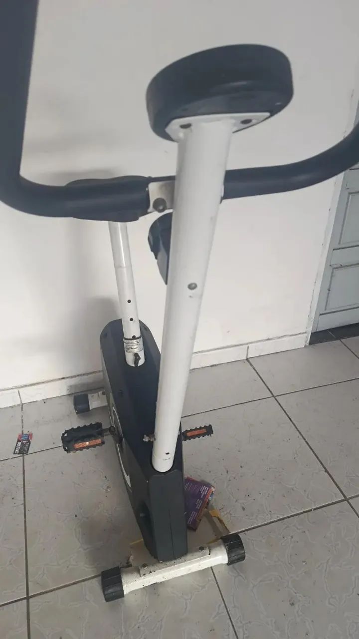 Bicicleta ergométrica semi nova  - Foto 3