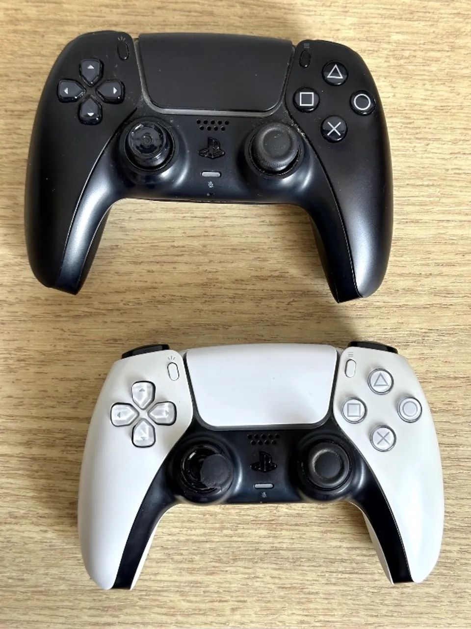 PS5 com leitor + 2 controles DualSense + bolsa de transporte - Foto 5