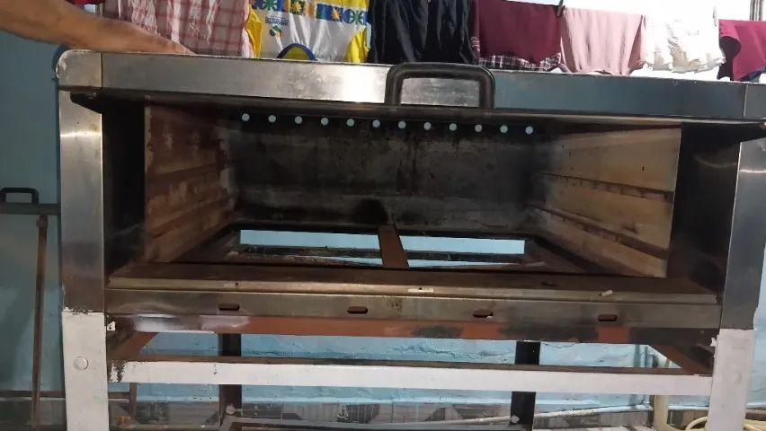 Forno semi-industrial de marca boa.