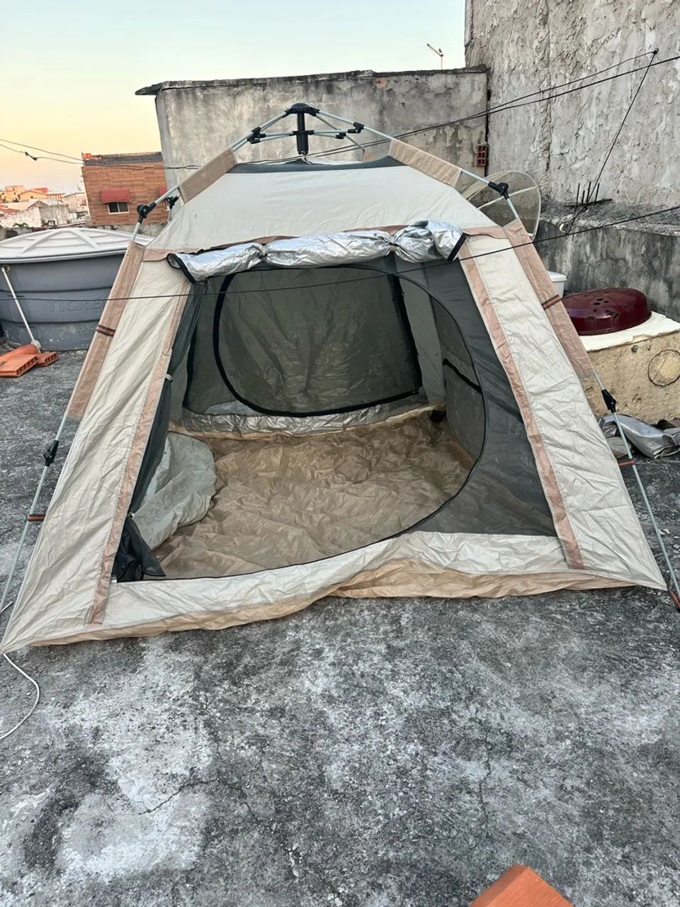 BARRACA DE CAMPING AUTOMÁTICO SEMI NOVA 380$