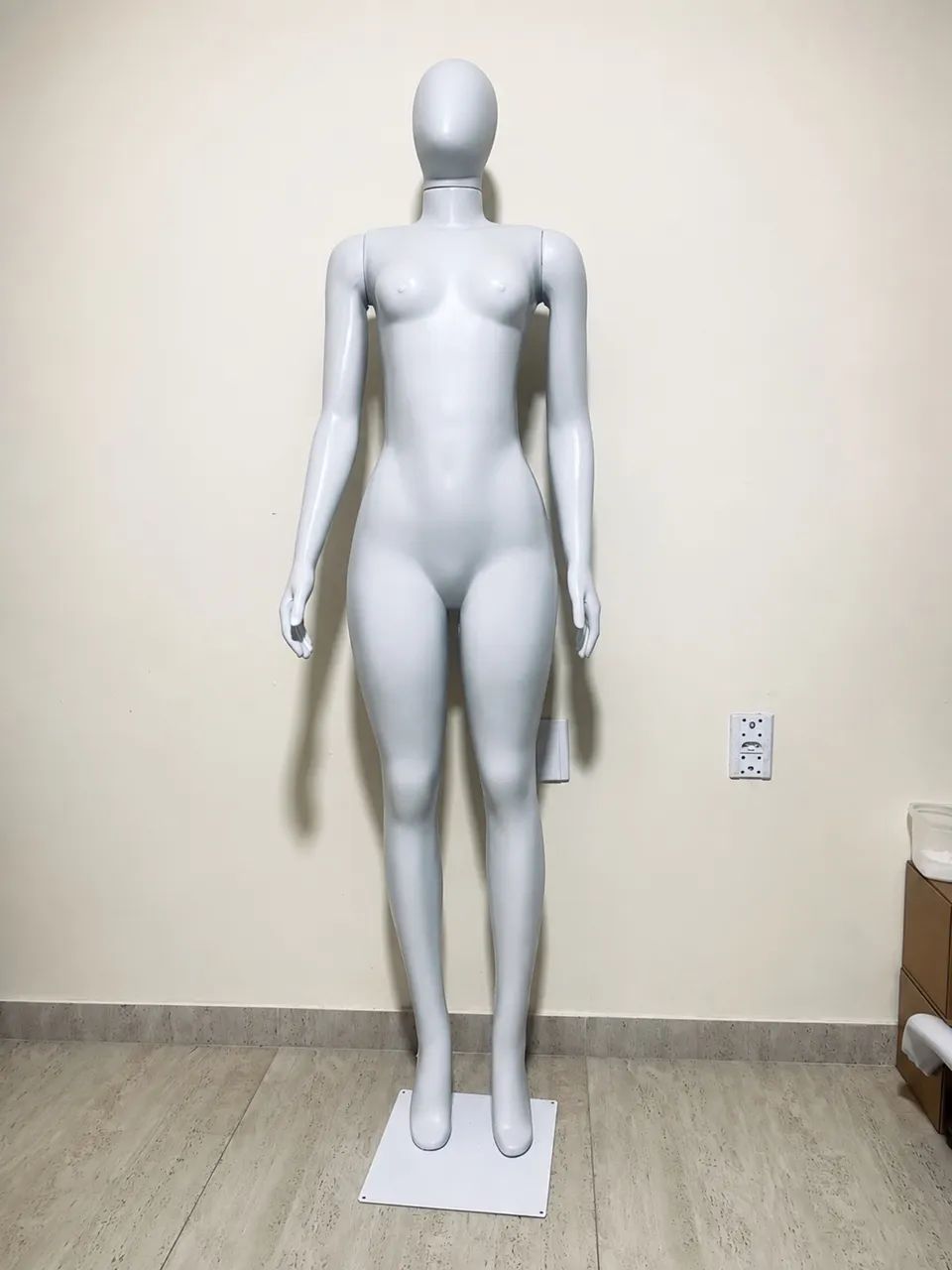 Manequim feminino novo 