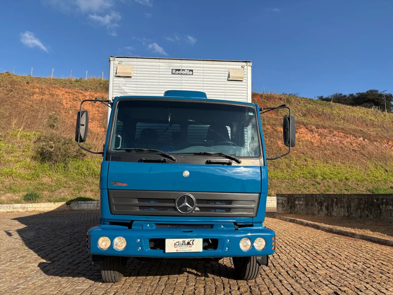 1718 com baú de 7.40 mts 