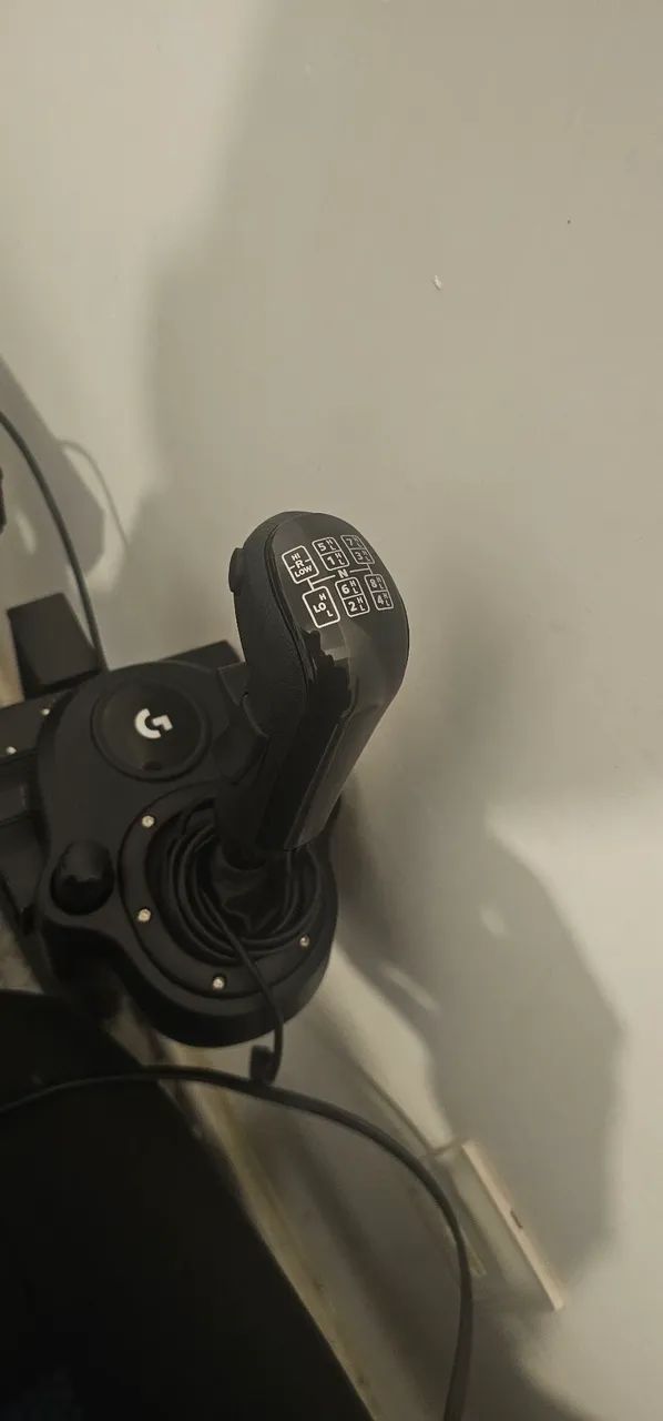 Volante logitech G923 com cambio e cockpit  - Foto 3